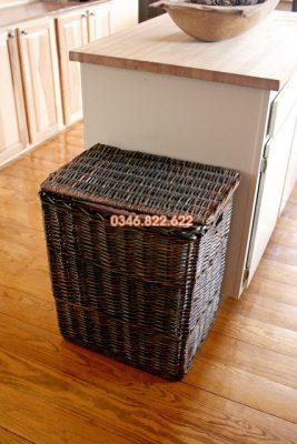 thùng rác bằng mây có nắp đậy hình vuôn