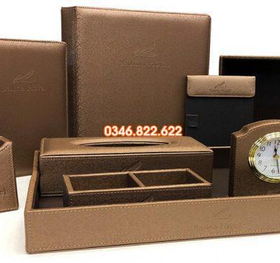 Bộ đồ da trong phòng