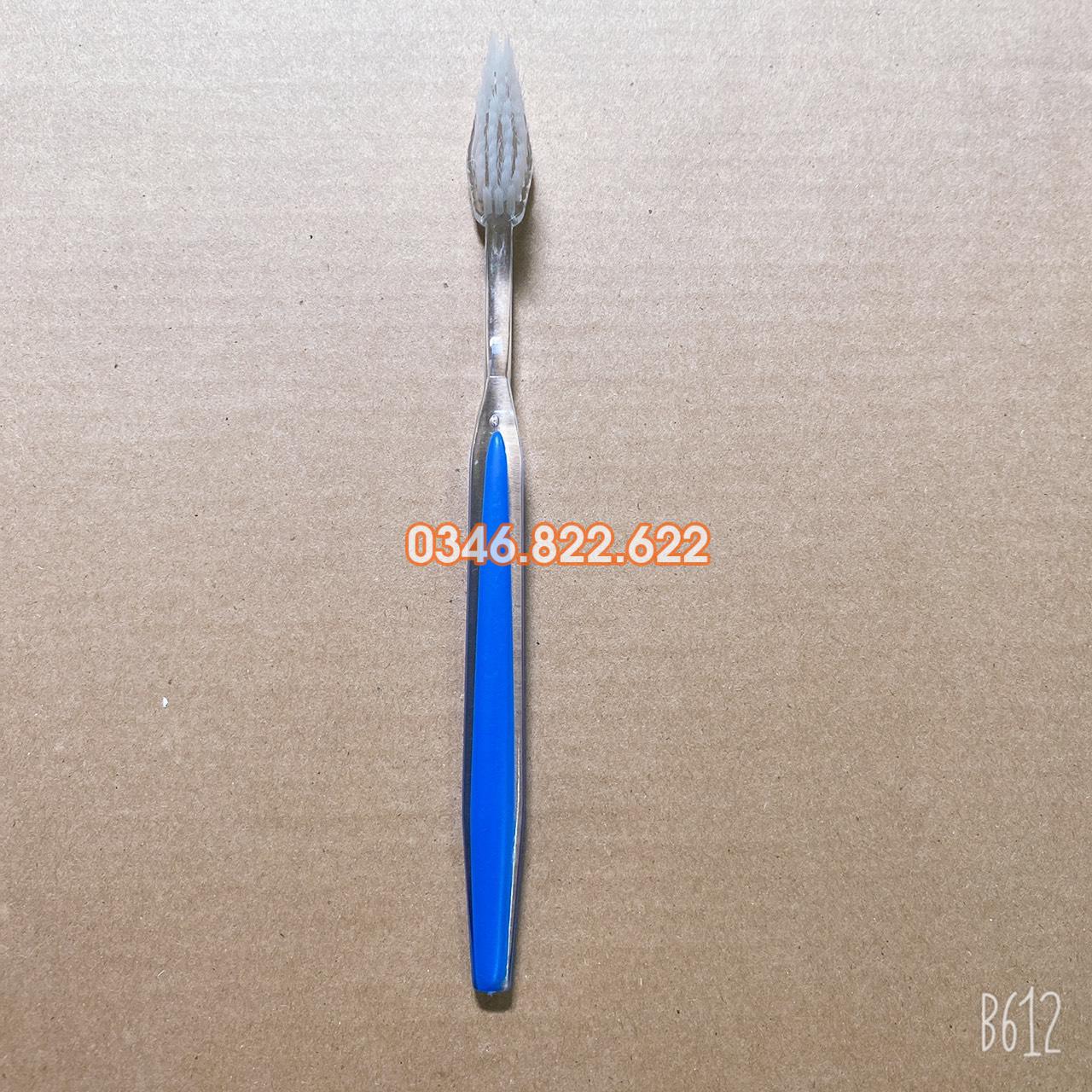 Bàn chải đánh răng cán xanh gầy kem đỏ ( túi 100 chiếc ) Bàn chải đánh răng cán xanh gầy kem đỏ ( túi 100 chiếc )