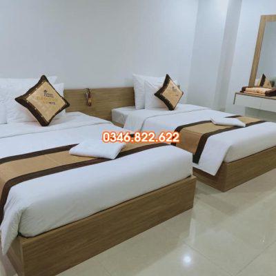 Tấm trang trí lụa vàng nhạt