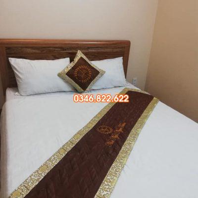 Tấm trang trí lụa màu nâu