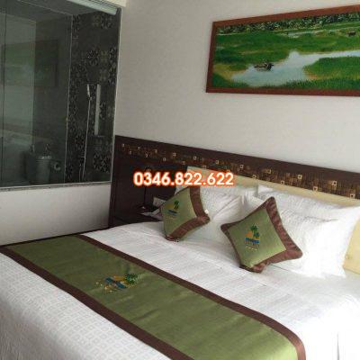 Tấm trang trí lụa xanh trơn