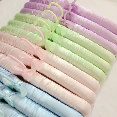 Mắc treo quần áo lụa